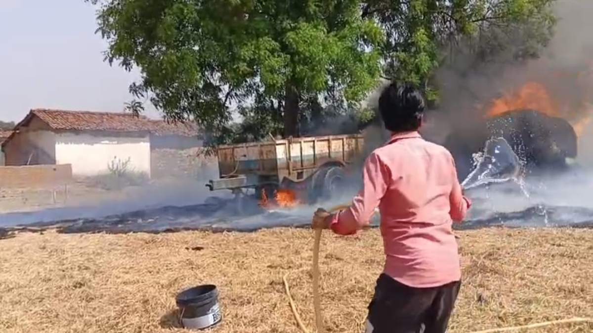दबंग ने बीड़ी से धान की पैरा में लगाई आग: मिनटों में जलकर खाक हुई किसान की मेहनत, अब न्याय की लिए काट रहा चक्कर