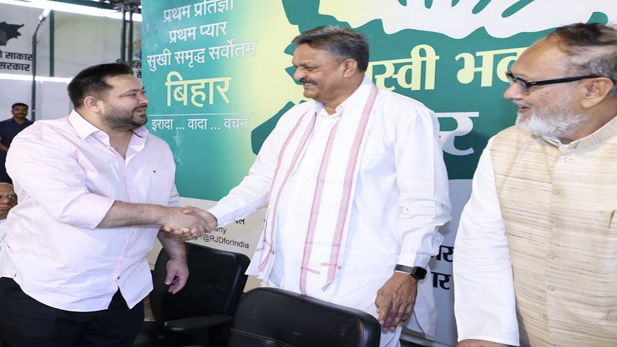Tejashwi Yadav , Afzal Ansari : क्या अखिलेश का संदेशा लेकर तेजस्वी से मिलने पहुंचे थे अंसारी, पार्टी की बिहार चुनाव में एंट्री की तैयारी?