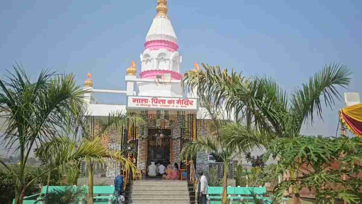 ये है कलयुग का ‘श्रवण कुमार’: बेटे ने माता-पिता का बनवाया मंदिर, भावुक होकर सुनाई संघर्ष की कहानी