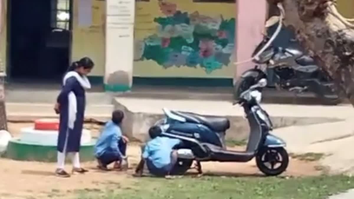 Bhagalpur Teacher Viral Video : महिला शिक्षिकाओं ने किया ऐसा काम, शर्मशार हुआ शिक्षा विभाग, वीडियो हुआ वायरल…