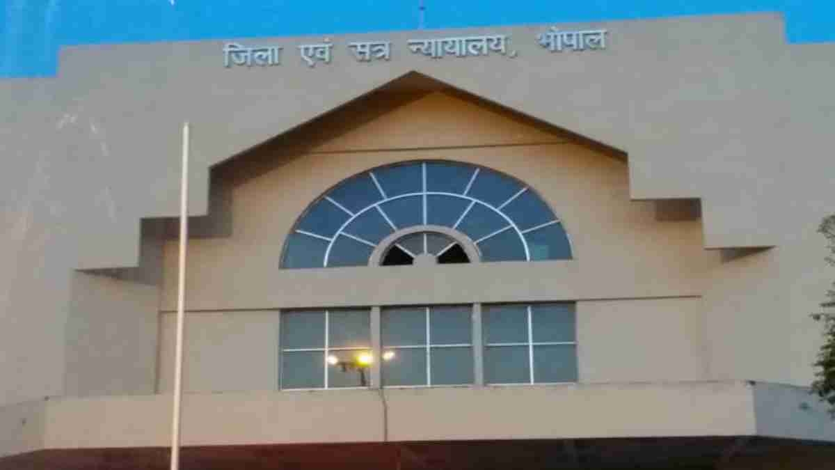 पिता को मिला न्याय: बेटी से रेप के आरोप में 1 साल जेल में रहा, अब कोर्ट ने किया बरी, पुलिसकर्मियों पर कार्रवाई के दिए निर्देश, गैंगरेप के बाद युवती ने किया था सुसाइड
