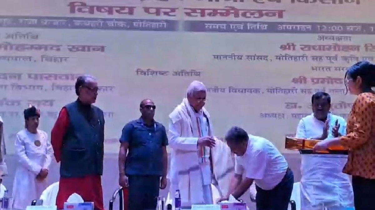 Motihari News : राज्यपाल ने महात्मा गांधी प्रेक्षागृह में आयोजित संगोष्ठी में हुए शामिल , पूर्व केन्द्रीय मंत्री रहे मौजूद…