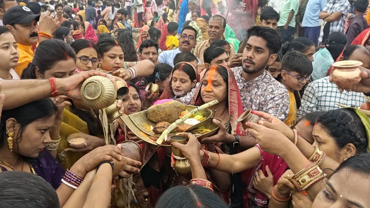 Chaiti Chhath Puja 2025 : उदीयमान सूर्य के अर्घ्य के साथ चार दिवसीय चैती छठ महापर्व का समापन…