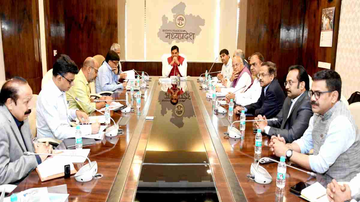 MP स्थापना दिवस पर भोपाल में होगा भव्य ड्रोन शो, इसरो के समान शोध केंद्र स्थापित करने की होगी पहल, CM डॉ. मोहन ने कहा- उज्जैन में बनाया जाए इन्क्यूवेशन सेंटर साइंस सिटी
