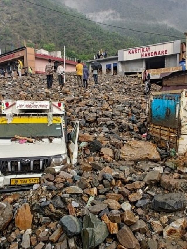 जम्मू-कश्मीर:  रामबन जिले में भयंकर भूस्खलन ने सबकुछ किया तबाह, देखिये तस्वीरे