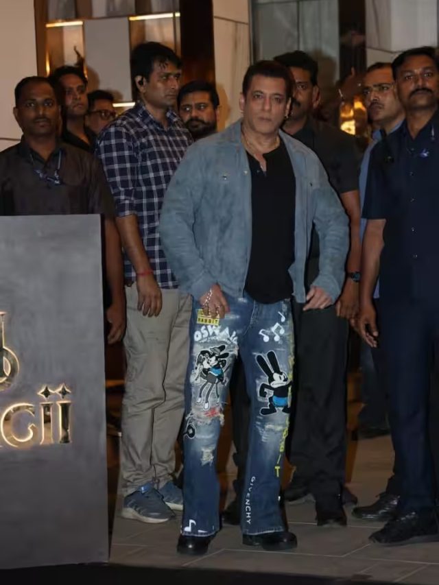 ​Salman Khan EID Party: बॉलीवुड सितारों से जगमगाई पार्टी, हाई सिक्योरिटी के बीच ‘भाईजान’ ने ली एंट्री