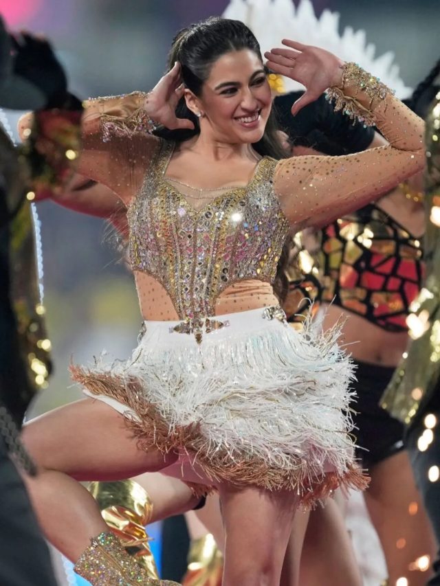 IPL 2025 Opening Ceremony: सारा अली खान के धमाकेदार डांस ने मचाया बवाल, देखिये Hot Look