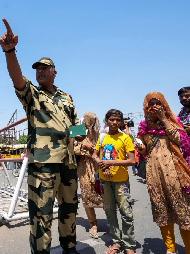 डेडलाइन खत्म: अब भी नहीं गए पाकिस्तानी, अटारी बॉर्डर में भारी भीड़