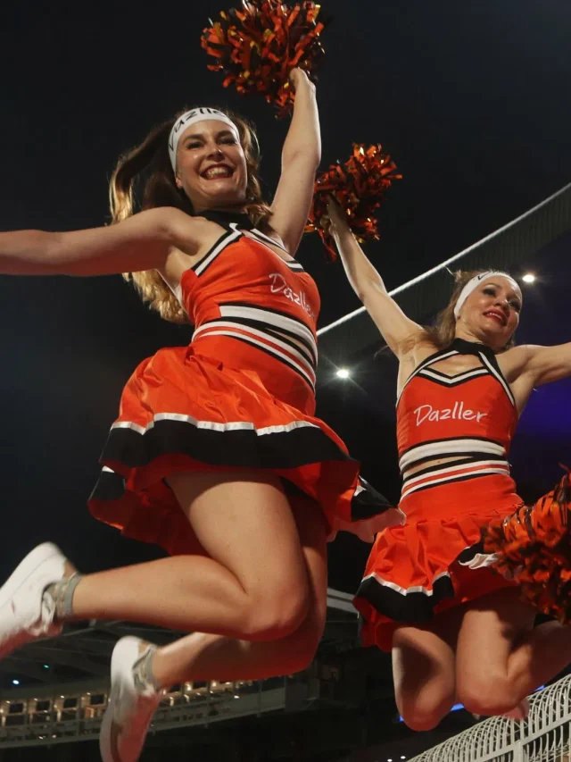 IPL Cheerleader Salary: अंपायर से ज्यादा या कम, हर मैच में एक Cheerleader को कितने पैसे मिलते हैं…