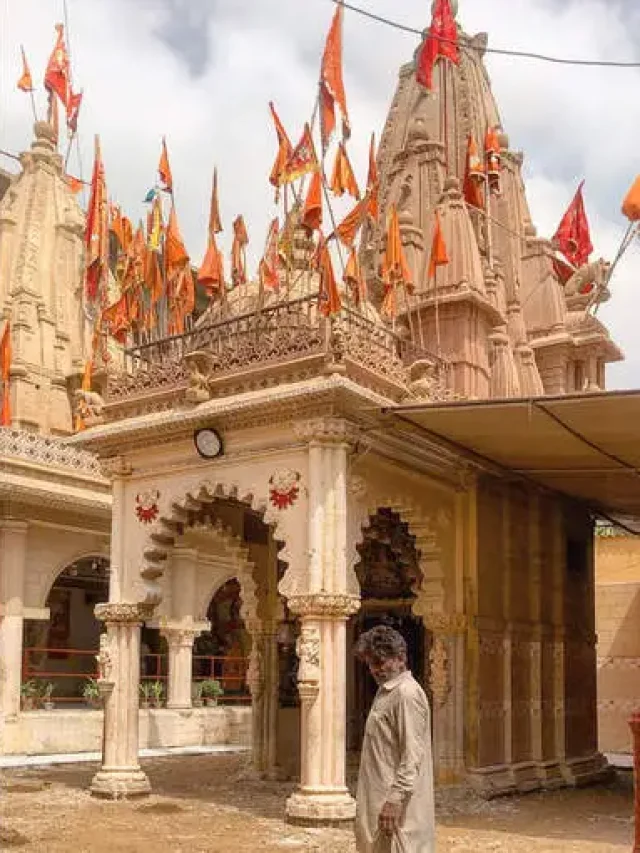 पाकिस्तान में बेहद मशहूर हैं ये 6 हिंदू मंदिर
