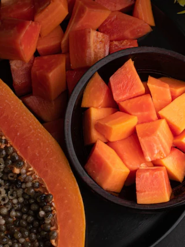 गर्मी में पपीता खाना चाहिए या नहीं? जानें इसके फायदे