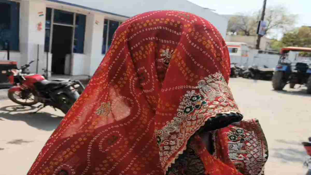 लानत है ऐसी दोस्ती पर! सालों तक दोस्त की वाइफ के साथ मिटाई हवस की भूख, बनाए अश्लील Video, अब महिला ने…