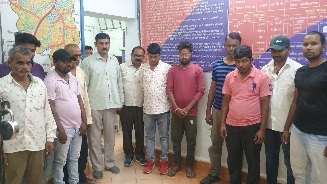 Rajnandgaon News: 12 जुआरी हुए गिरफ्तार, 1.39 लाख नकद, बाइक और मोबाइल जब्त