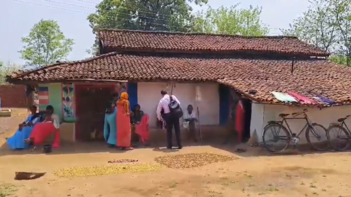 छत्तीसगढ़ के इस गांव में 20 दिन में 16 आत्महत्या के प्रयास, जांच करने एक्सपर्ट्स की पहुंची टीम 
