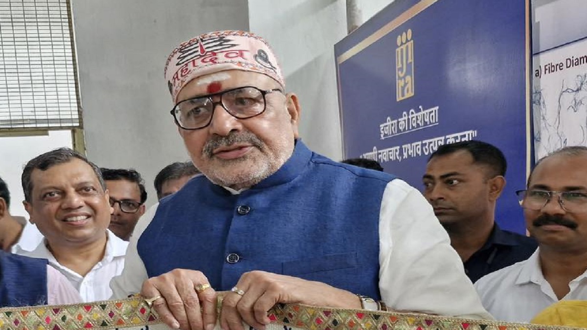 ‘पाकिस्तान से जाकर सबूत मांगे…’, कांग्रेस पर भड़के गिरिराज सिंह, महबूबा मुफ्ती के DNA में ही आतंकी