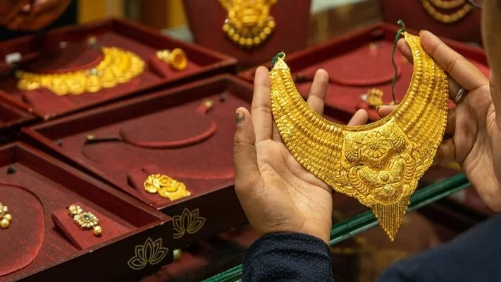 Gold Down: 4 अंको में सस्ता हुआ सोना