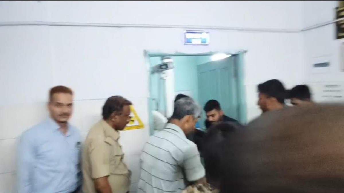Begusarai Firing News : बिहार में बेखौफ अपराधी: दुकानदार को अपराधियों ने मारी गोली,  युवक का इलाज जारी…