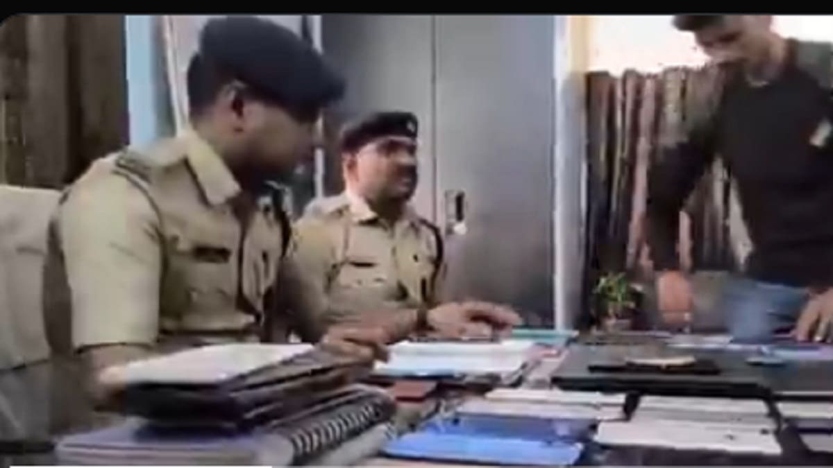 Bihar News : ट्रेन में लूटपाट करने वाले गिरोह का भंडाफोड़, 33 मोबाइल फोन बरामद