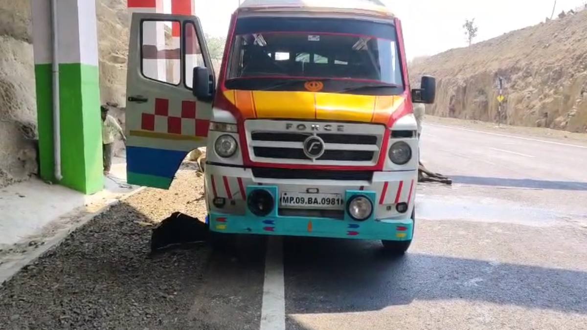 ‘जीवनदायिनी’ वाहन का दुरुपयोग! एबुलेंस से की जा रही थी गोवंश तस्करी, फिर हुआ कुछ ऐसा कि गाड़ी छोड़ ड्राइवर हो गया फरार