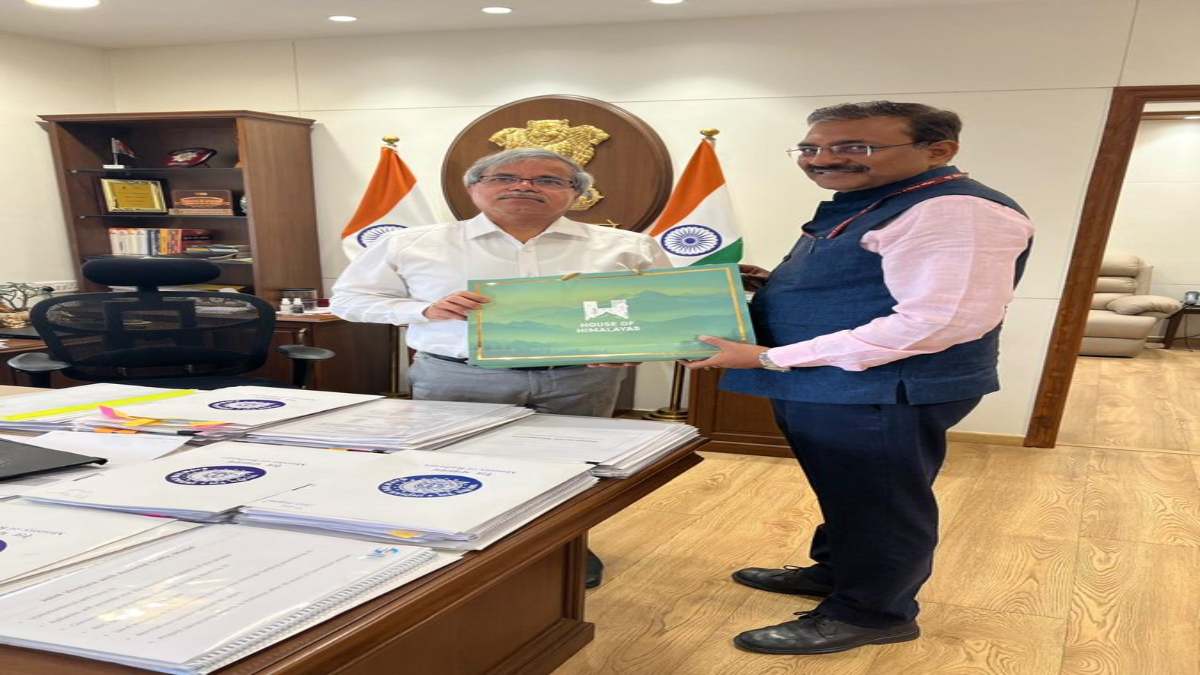 Uttarakhand News: रेलवे बोर्ड के अध्यक्ष सतीश कुमार से मिले CS आनंद बर्द्धन, रेल परियोजनाओं की दी जानकारी
