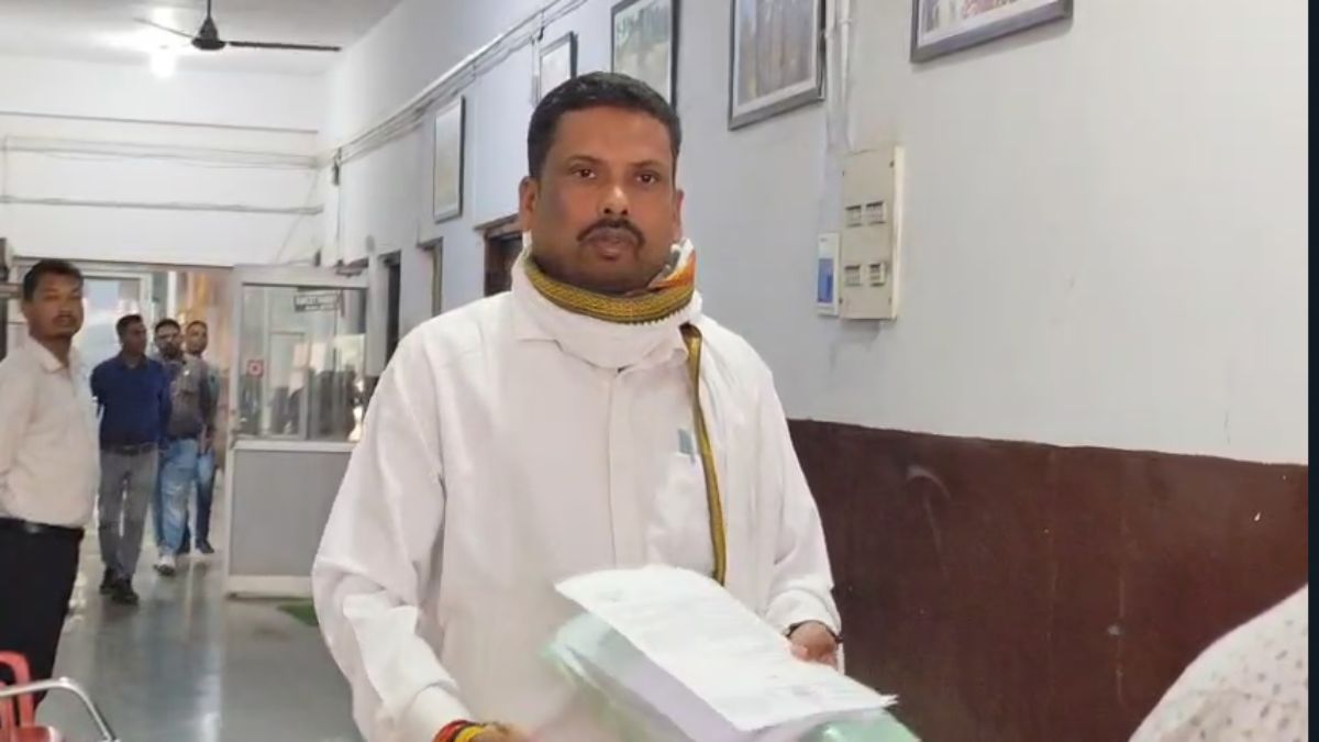 सड़कों पर उतरेगी कांग्रेस? विधायक ओमकार मरकाम ने प्रशासन को दिया अल्टीमेटम, जानिए क्या है पूरा मामला