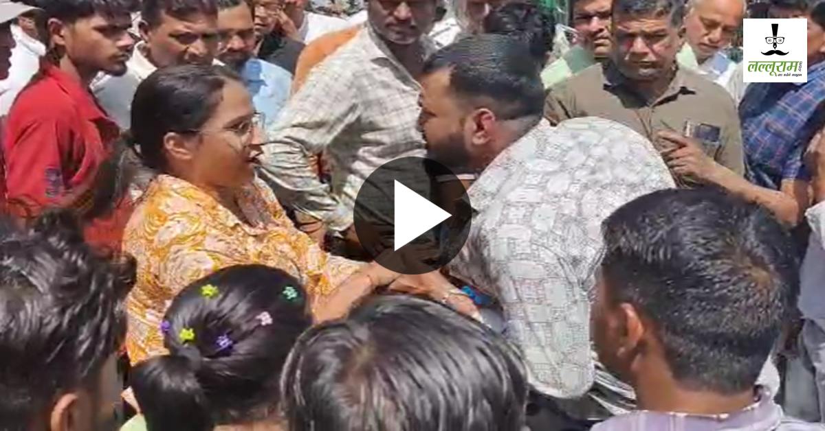 न भीड़ की परवाह, न लोगों का डर, बीच सड़क पर ही शुरू हो गए पति-पत्नी, फिर… Video वायरल