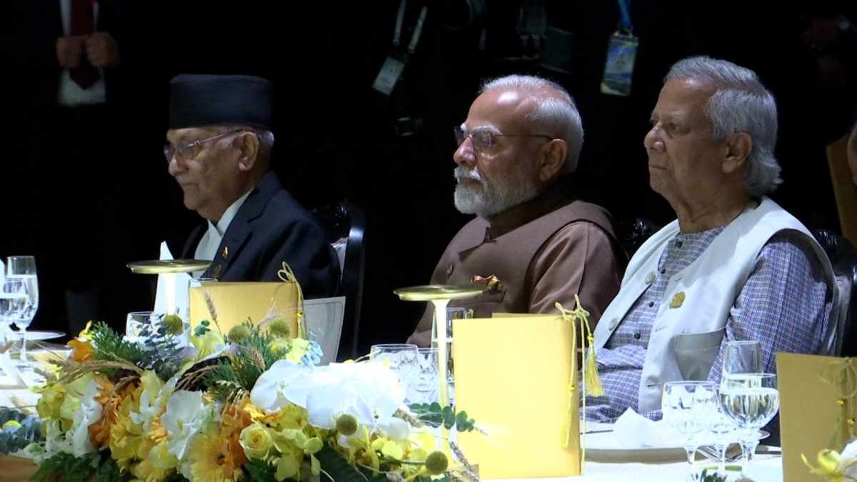 थाईलैंड में साथ नजर आए PM और मोहम्मद यूनुस, बांग्लादेश में तख्तापलट के बाद पहली बार मिले, कल हो सकती है दोनों की मीटिंग