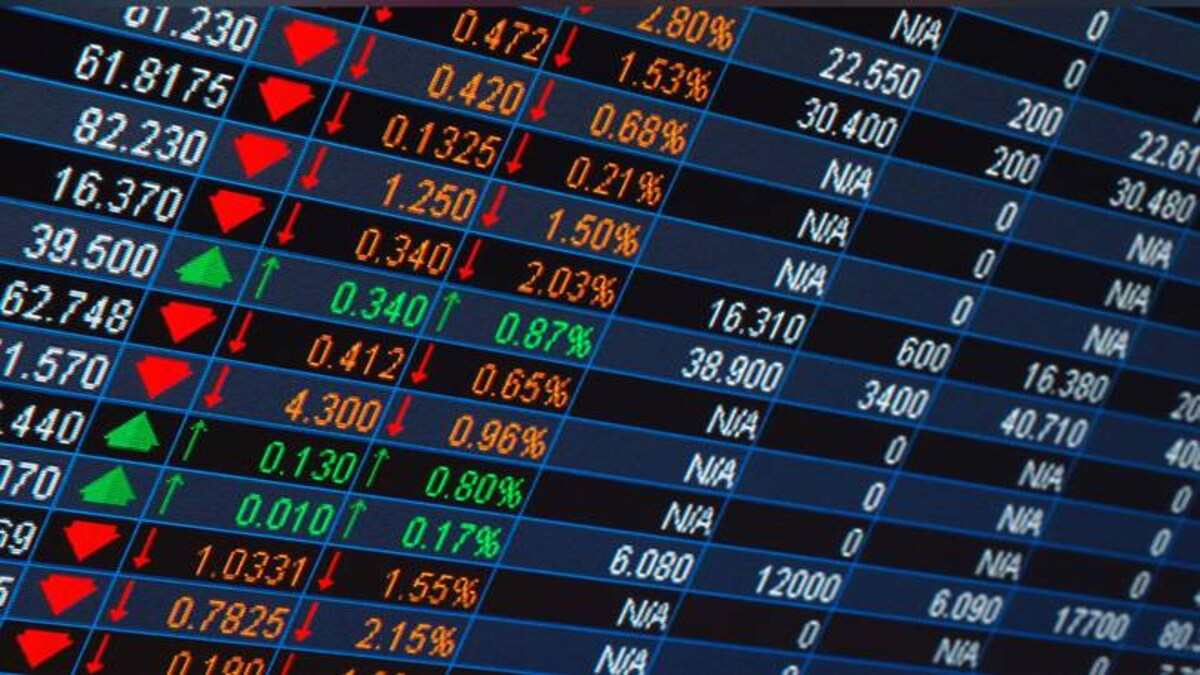 Share Market Update: ट्रंप टैरिफ से लाल निशान पर शेयर बाजार, 390 प्वाइंट नीचे गिरा सेंसेक्स, जानिए निफ्टी का क्या है हाल…