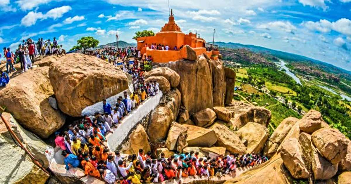 Hanuman Janmotsav Special: क्या आपने कभी सोचा है कि हनुमान जी का सबसे पहला मंदिर कहां बना था? बजरंगबली के पहले भक्त कौन थे?