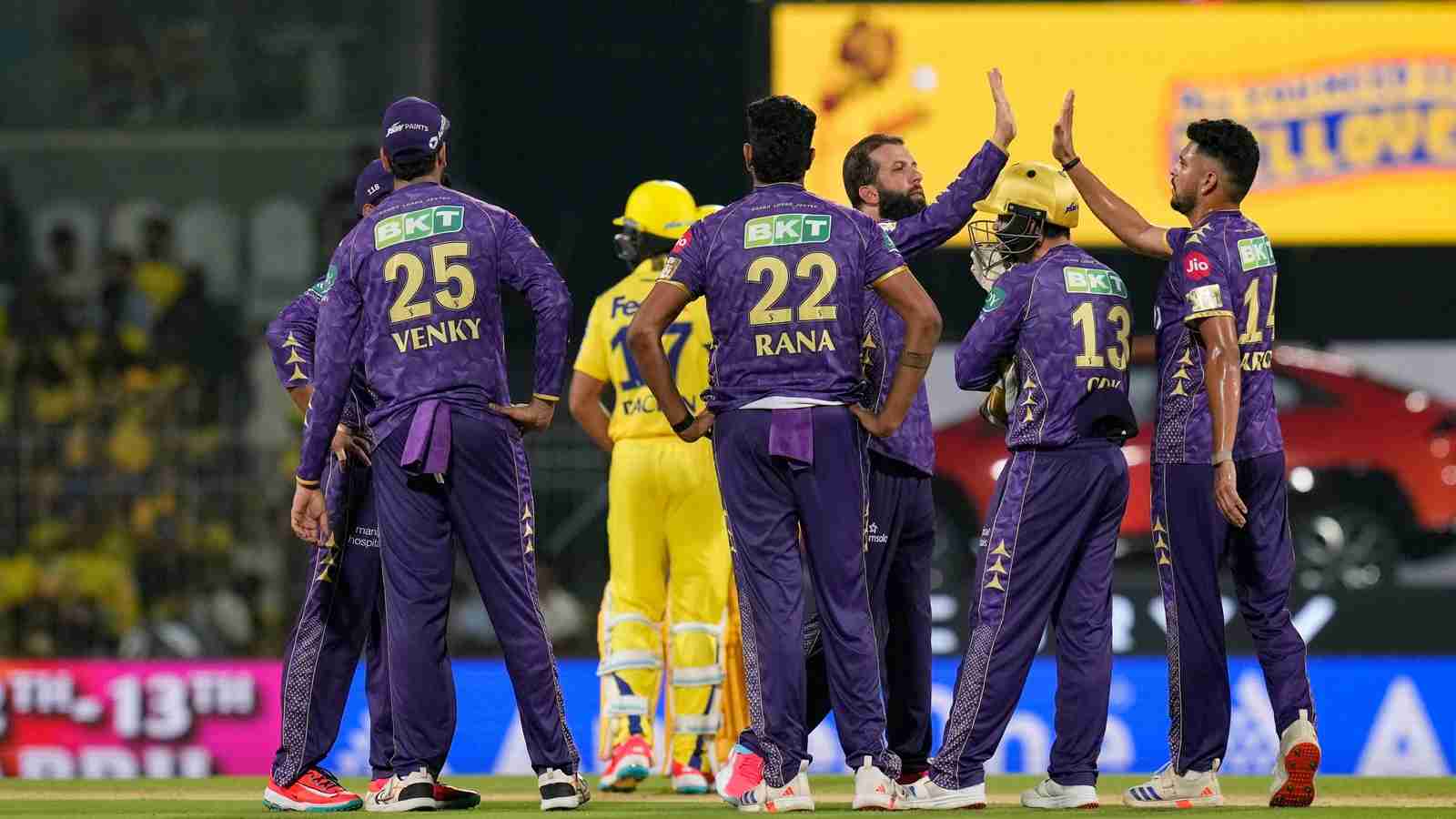 CSK vs KKR, IPL 2025 : धोनी की कप्तानी में CSK ने बनाया सबसे छोटा स्कोर, KKR से नरेन ने झटके 3 विकेट, वरुण-हर्षित को मिले 2-2 विकेट