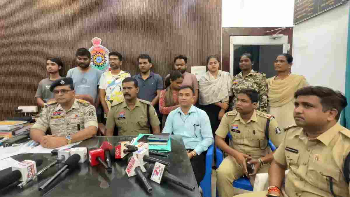 CG CRIME : लोन दिलाने के नाम पर 3,72,00,000 रुपए का फर्जीवाड़ा, 7 आरोपी गिरफ्तार, कई बैंक और फाइनेंस कंपनी की भूमिका भी संदिग्ध
