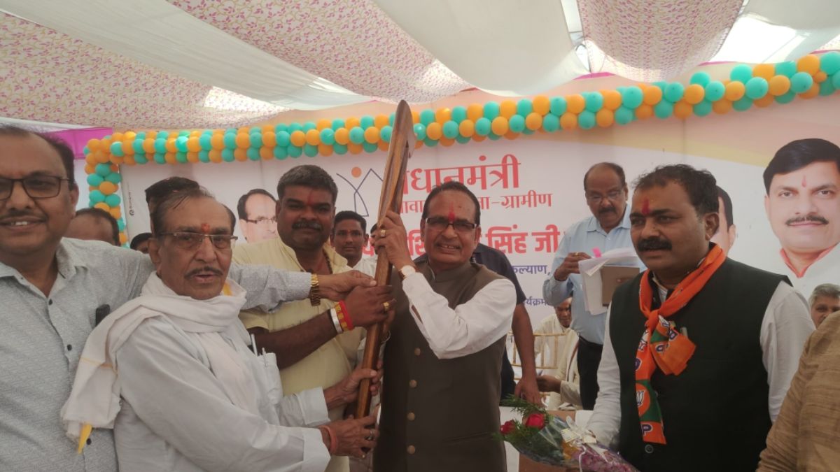 ‘डीई जैसे अधिकारी को हमारी चरण वंदना करना चाहिए’: बीजेपी के पूर्व विधायक बोले- अधिकारियों को बड़े नेताओं का संरक्षण