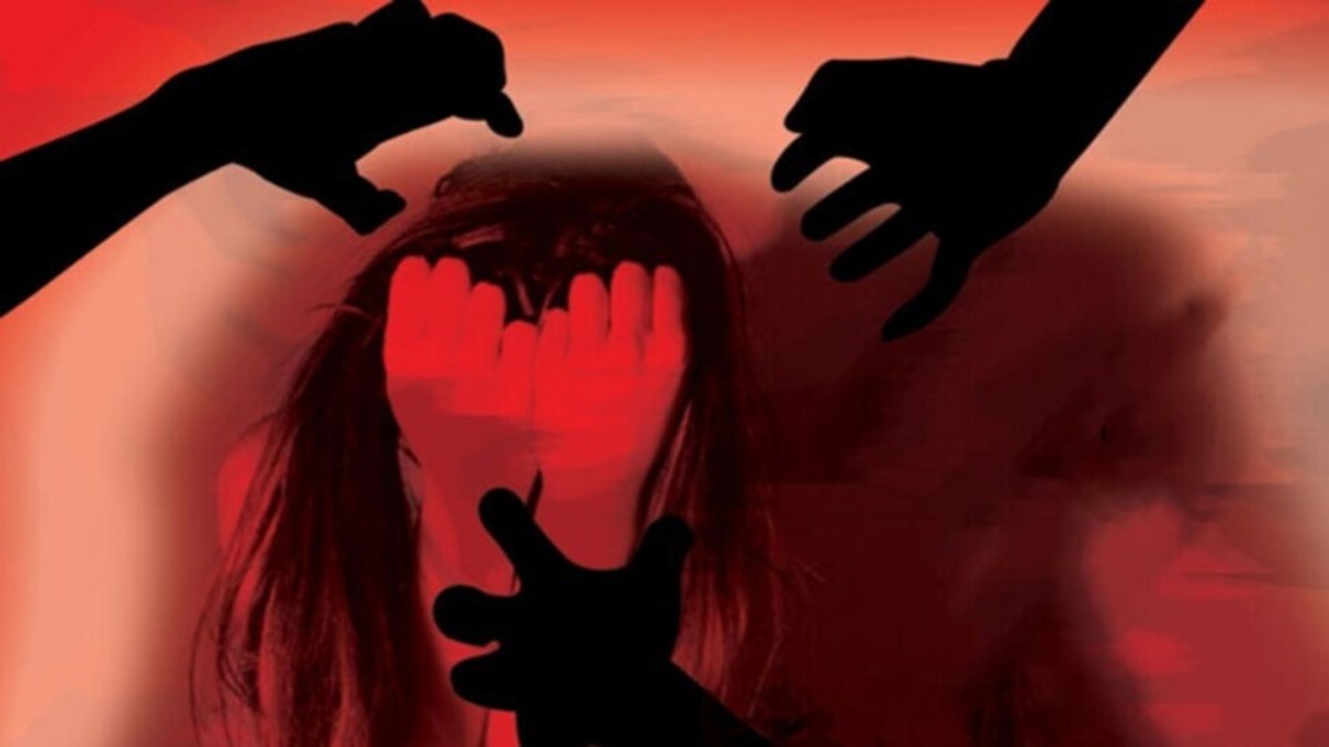 अज्ञात युवती की नग्न अवस्था में मिली लाश, रेप के बाद गला रेतकर हत्या, शव को जलाने की भी की गई कोशिश, इलाके में फैली सनसनी