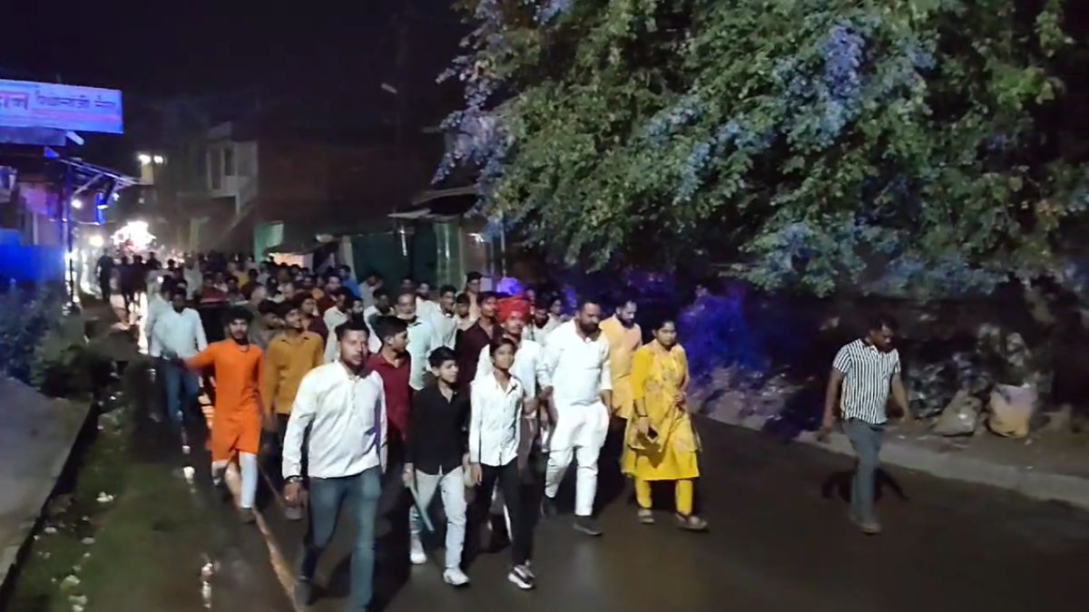 हनुमान जी की शोभा यात्रा में सड़क पर मिले मांस के टुकड़ेः बजरंग दल व विहिप ने किया विरोध, विधर्मियों के खिलाफ कार्रवाई के आश्वासन के बाद मामला हुआ शांत