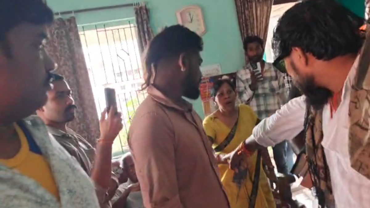 न्यायधानी में फिर सुलगा धर्मांतरण का मुद्दा, हिंदू संगठनों के विरोध के बाद पुलिस ने दो को लिया हिरासत में, पूछताछ जारी …