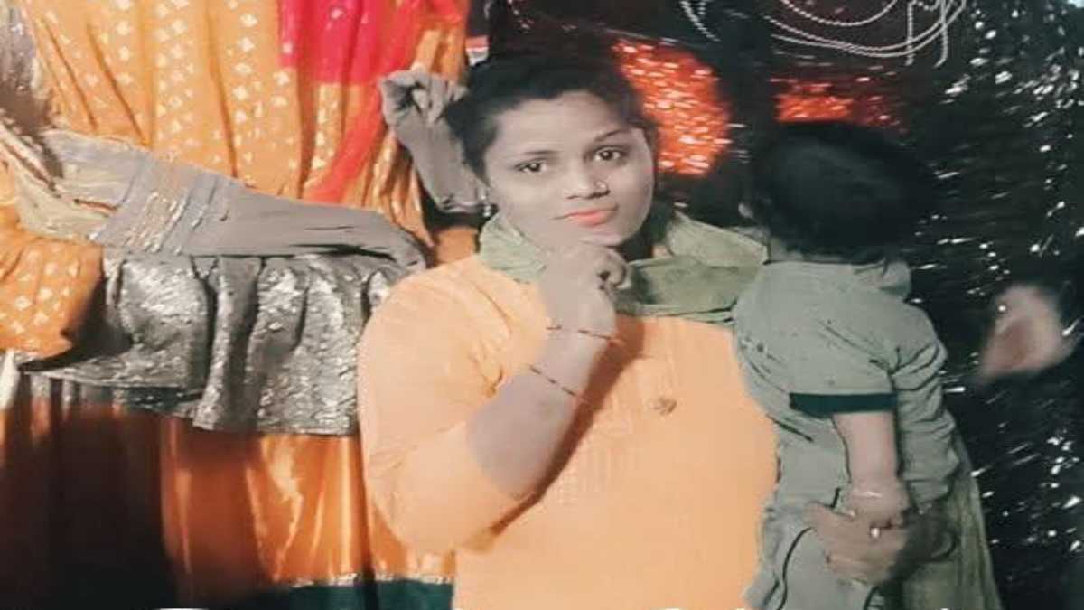 लव मैरिज का दर्दनाक अंत : जन्मदिन पर पत्नी को उतारा मौत के घाट, दो साल के बेटे के साथ फरार आरोपी पति गिरफ्तार, जानिए वारदात की वजह…