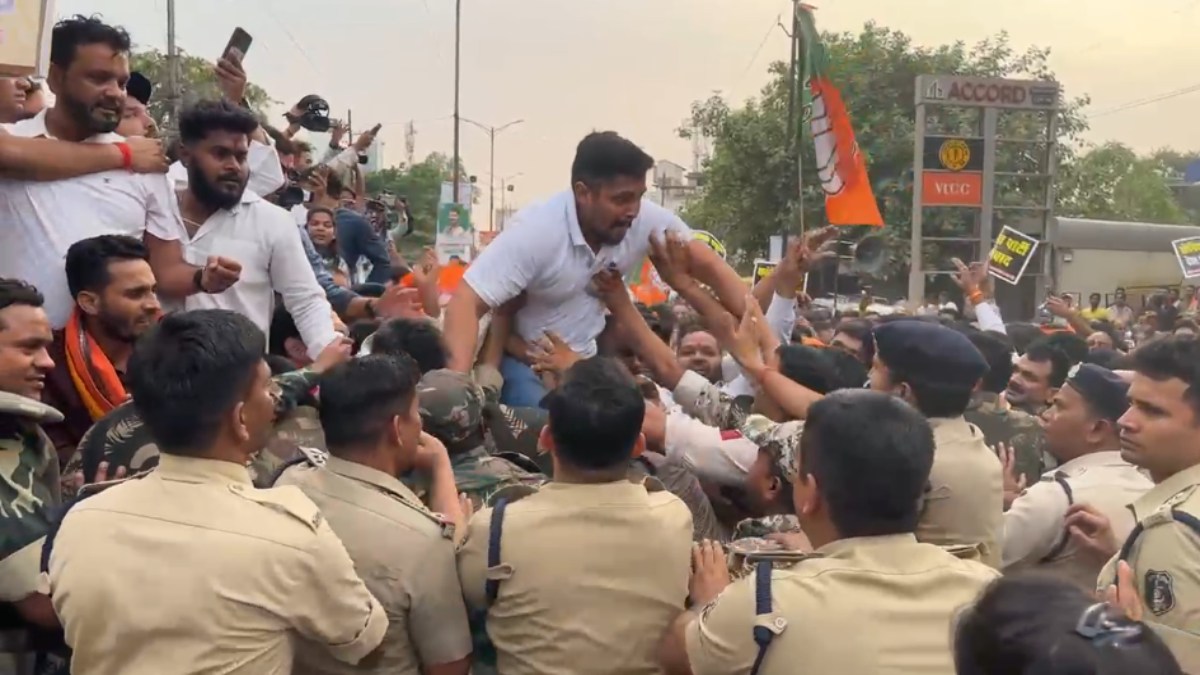 नेशनल हेराल्ड केस : भाजयुमो का राजधानी में जोरदार प्रदर्शन, कांग्रेस कार्यालय का घेराव करने निकले कार्यकर्ताओं को पुलिस ने रोका