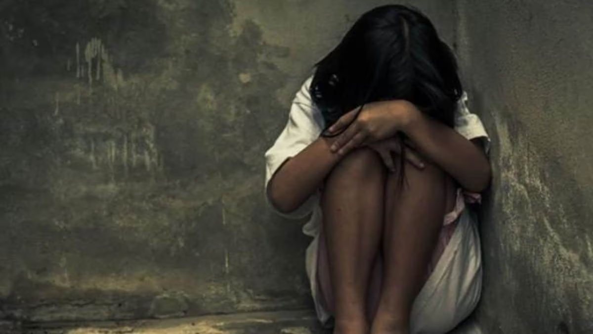 शर्मनाक : नौवीं की छात्रा से दुष्कर्म, गर्भवती होने पर हुआ खुलासा, शिक्षक समेत एक अन्य पर FIR दर्ज