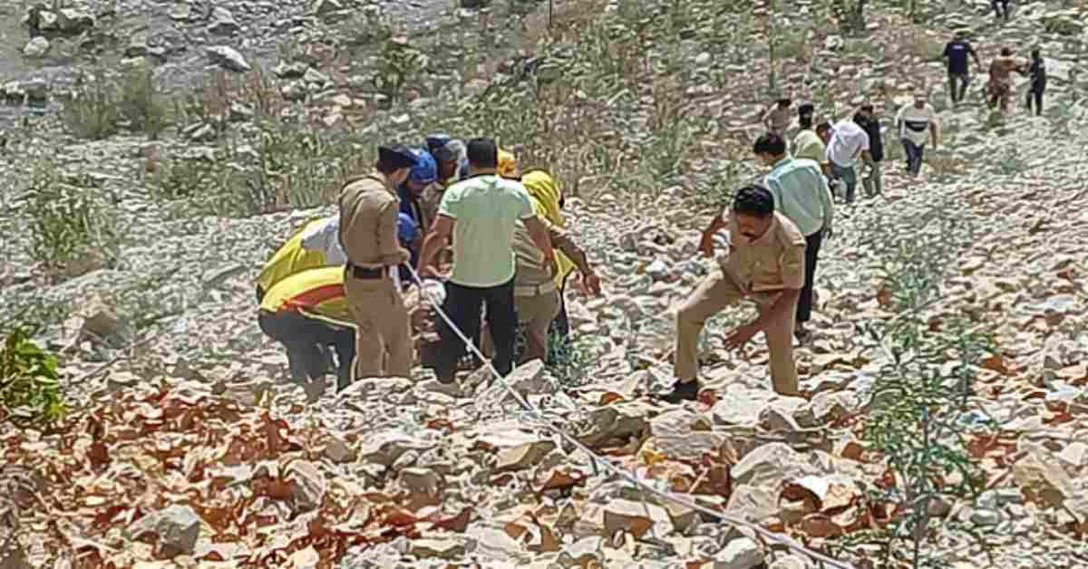 मौत का खौफनाक मंजरः गहरी खाईं में गिरी 2 महिलाएं और 2 बच्चे, जानिए आखिर कैसे हुआ भयावह हादसा