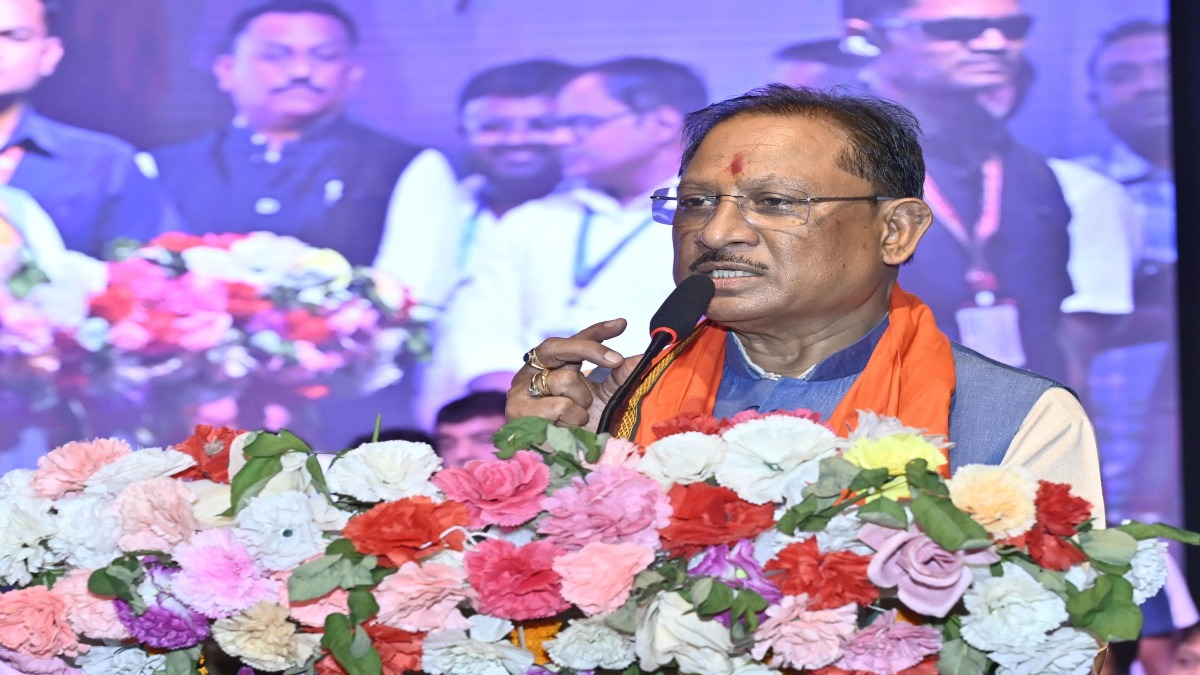Chamber of Commerce & Industries के नवनिर्वाचित पदाधिकारियों के शपथ ग्रहण समारोह में शामिल हुए मुख्यमंत्री साय, कहा- विकसित छत्तीसगढ़ के निर्माण में चैंबर ऑफ कॉमर्स की है महत्वपूर्ण भूमिका