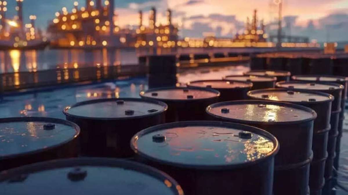 Crude Oil Prices Details: कच्चे तेल की कीमतों में गिरावट, जानिए क्या petrol-diesel का गिरेगा भाव…