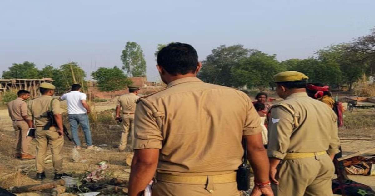 रात के अंधेरे में मौत का खेलः तेज रफ्तार पिकअप ने सपेरों के परिवार को रौंदा, बाप-बेटी की गई जान, मंजर देख सिहर उठे लोग