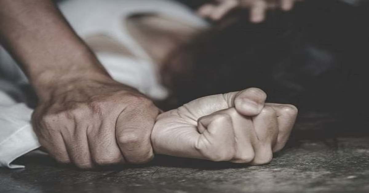 ये पापा नहीं, पापी हैः नाबालिग बेटी को अकेला देखकर बिगड़ी नियत, जानिए हवस और हैवानियत की हैरान कर देने वाली वारदात…