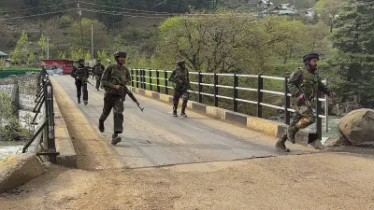 Pahalgam Terror Attack : बॉलीवुड सेलेब्स ने भी जताया शोक, सोशल मीडिया पर पोस्ट शेयर कर की सख्त कार्रवाई की मांग …
