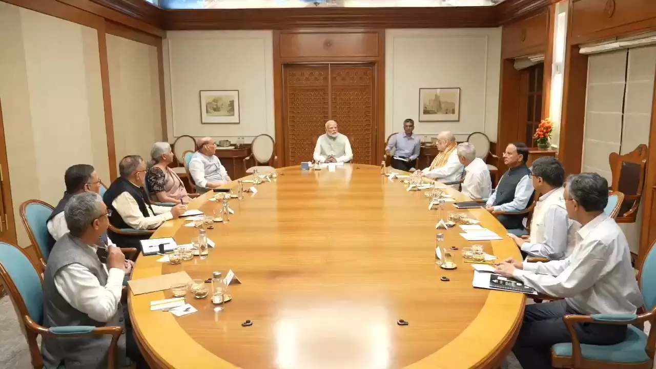 पाकिस्तान के खिलाफ भारत के 5 बड़े फैसले : पाक नागरिकों के वीजा पर रोक, 48 घंटे में देश छोड़ने का अल्टीमेटम, सिंधु जल संधि पर लगाई रोक, जानें मोदी सरकार ने क्या-क्या निर्णय लिए…