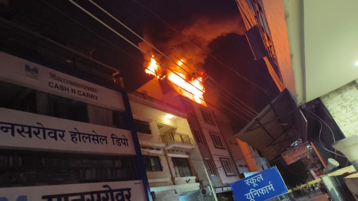 Raipur Breaking News : शहर के पॉश इलाके के बिल्डिंग में लगी भीषण आग, इलाके में मचा हड़कंप