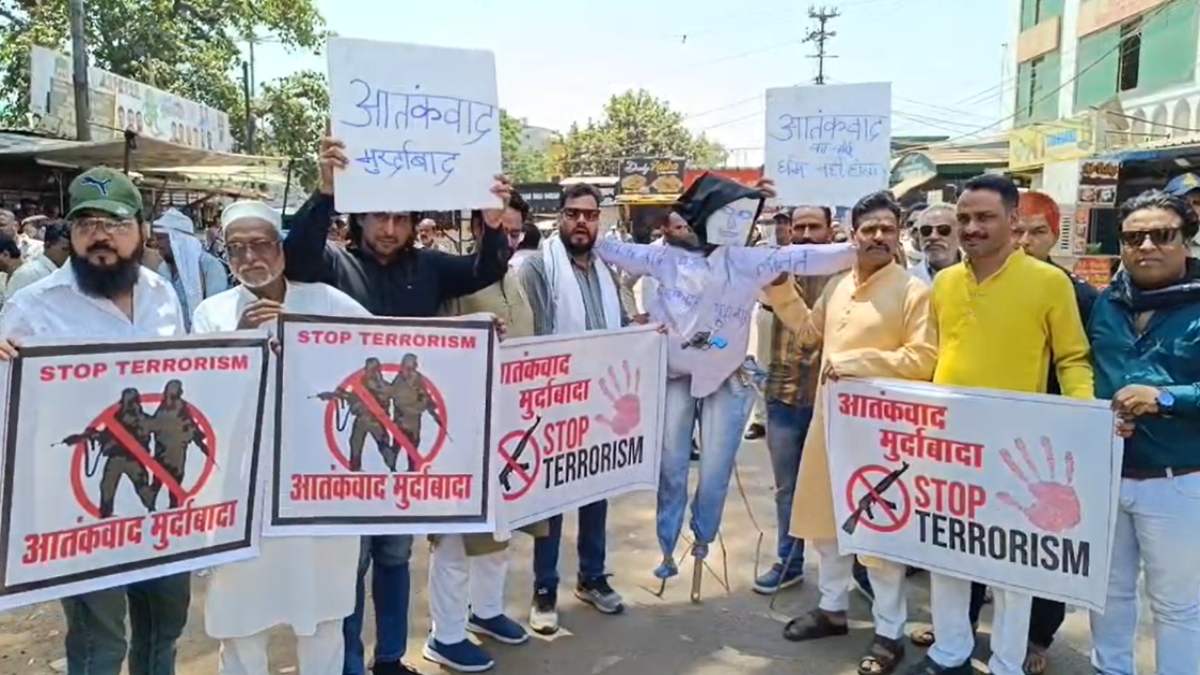 आतंकी हमले पर भोपाल के मुस्लिमों का फूटा गुस्साः  बोले- सेना ताकतवार, नाश्ता हमारा दिल्ली में और खाना लाहौर में हो, बार्डर खोलो, पाकिस्तान पर हमला हो
