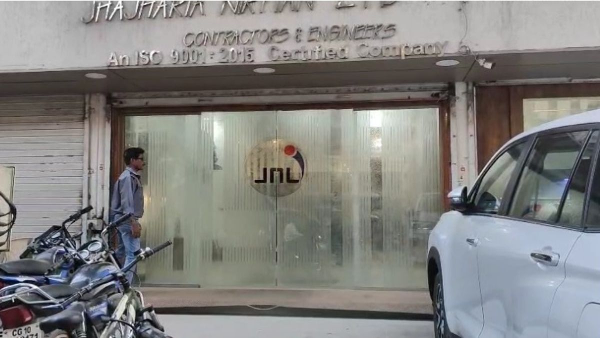 CBI Raid : रेलवे ठेकेदार के घर CBI का छापा, 10 सदस्यीय टीम कर रही है दस्तावेजों की जांच