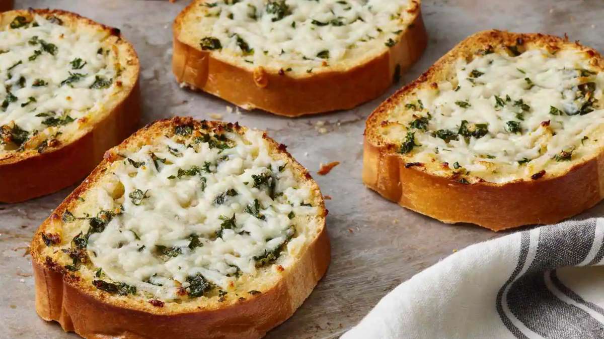 Garlic Bread Recipe: अब कढ़ाई में बनाएं स्वादिष्ट गार्लिक ब्रेड, अब ओवन की कोई जरूरत नहीं…