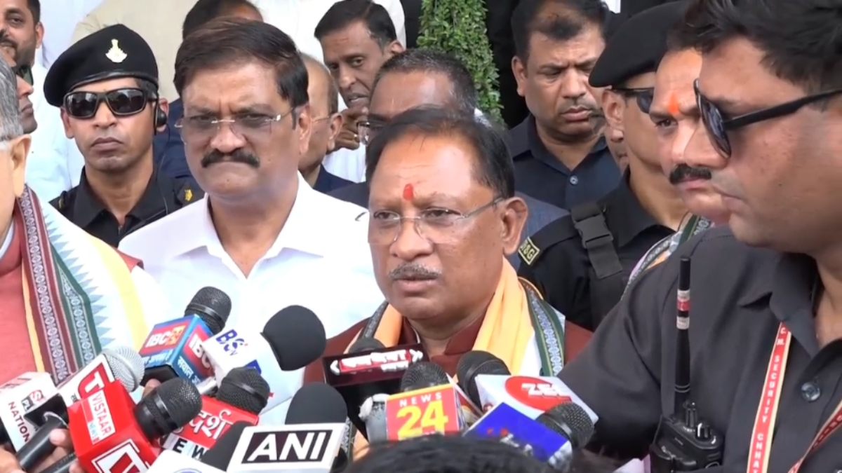सीएम विष्णुदेव साय ने कांग्रेस पर दिया बड़ा बयान, कहा- फ्यूज बल्ब है कांग्रेस, जिनका खुद का इतिहास संविधान विरोधी रहा, वे संविधान बचाने की कर रहे बात